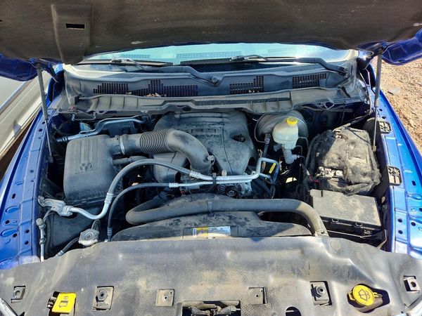 2015 RAM 1500 SLT CREW CAB 4X4