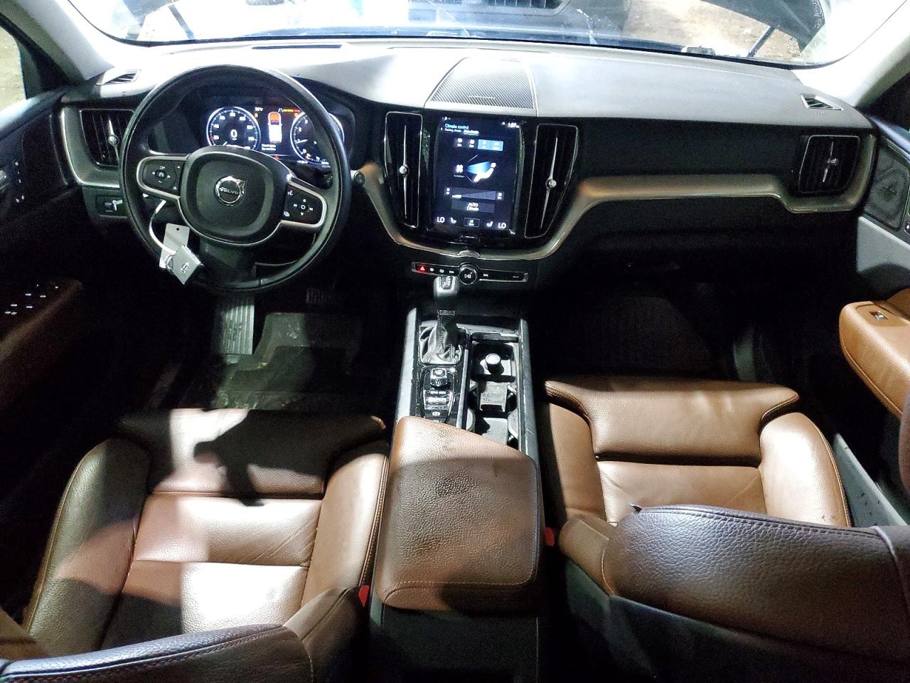 2019 VOLVO XC60 Momentum