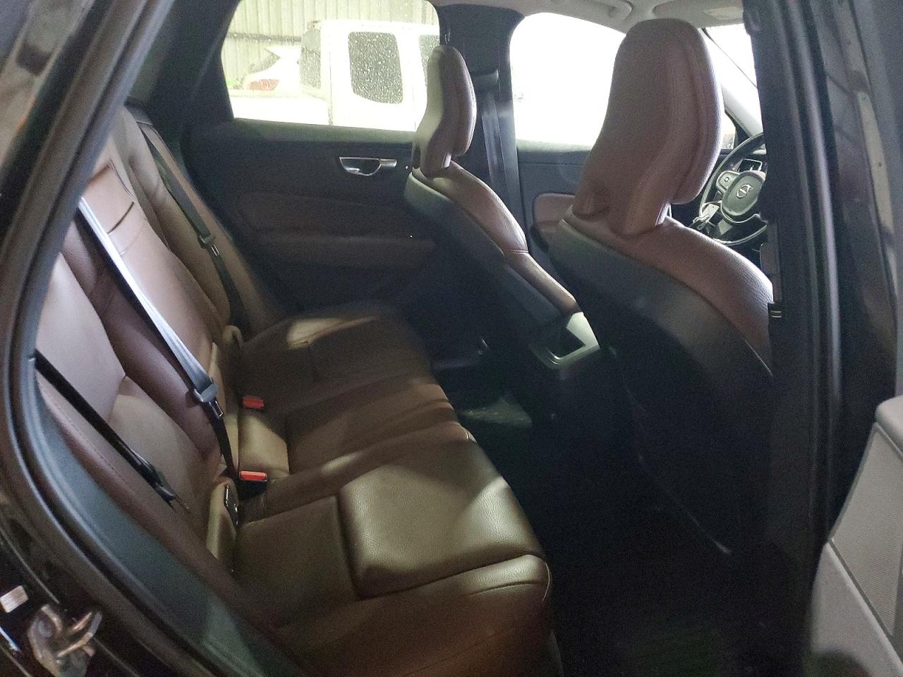 2019 VOLVO XC60 Momentum