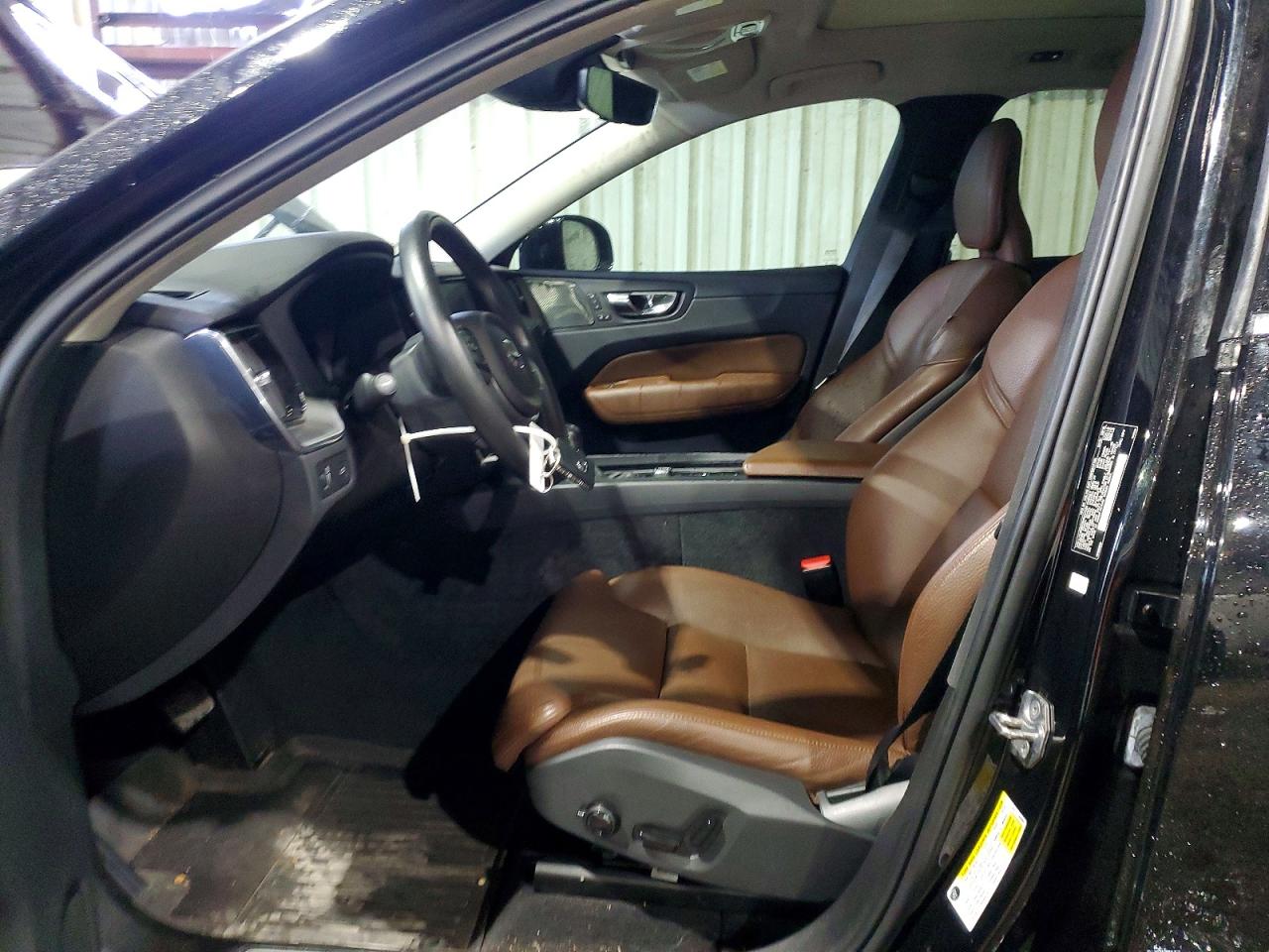 2019 VOLVO XC60 Momentum
