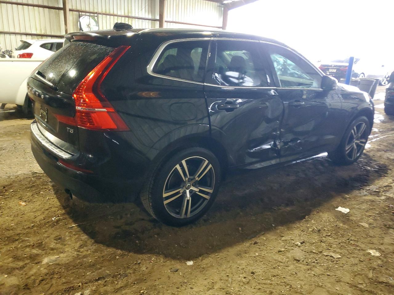 2019 VOLVO XC60 Momentum