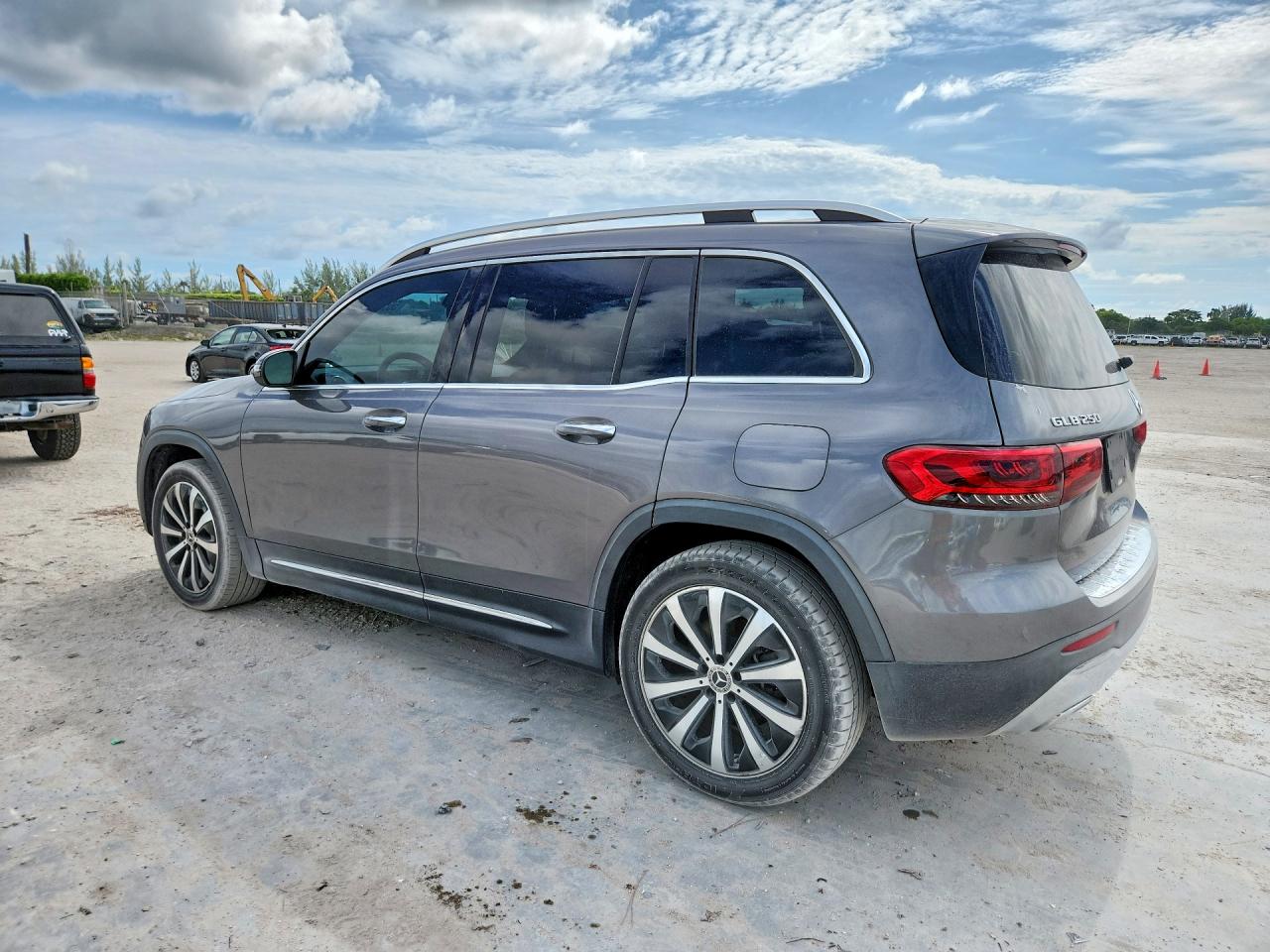 2022 MERCEDES-BENZ GLB GLB250