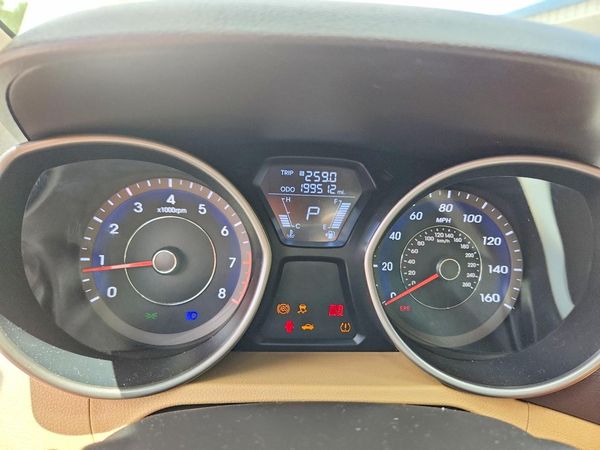 2012 HYUNDAI ELANTRA