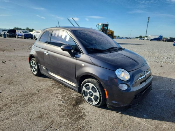 2017 FIAT 500 Battery Electric — Passenger 3/4