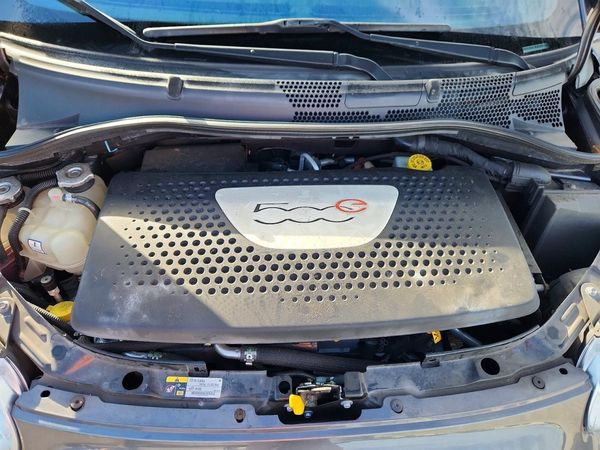 2017 FIAT 500 Battery Electric — Engine bay