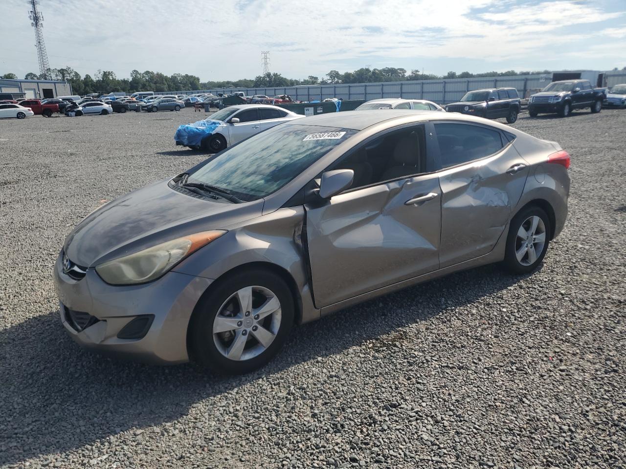 2013 HYUNDAI ELANTRA — Front 3/4