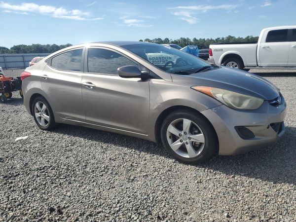 2013 HYUNDAI ELANTRA — Passenger 3/4