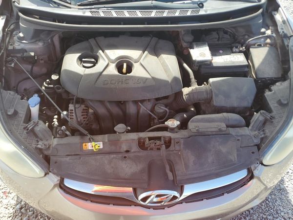 2013 HYUNDAI ELANTRA — Engine bay