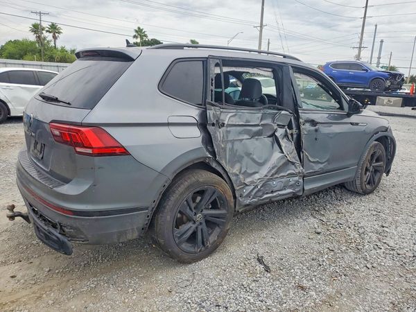 2023 VOLKSWAGEN TIGUAN SE R-Line Black