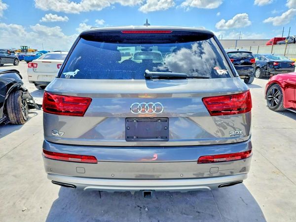 2017 AUDI Q7 quattro Premium Plus