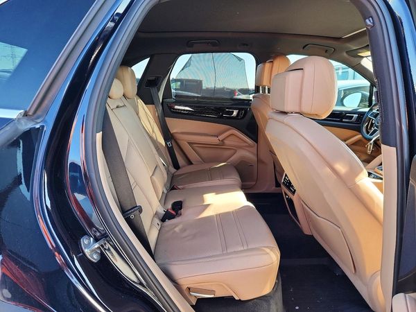 2019 PORSCHE CAYENNE