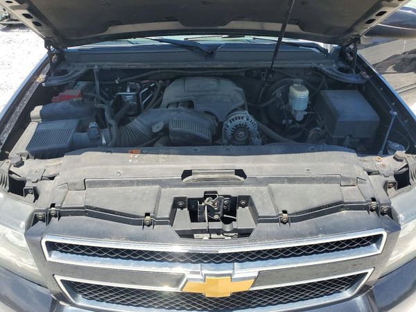 2012 CHEVROLET TAHOE LT — Engine bay