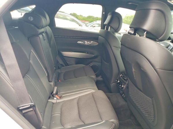 2025 GENESIS GV70