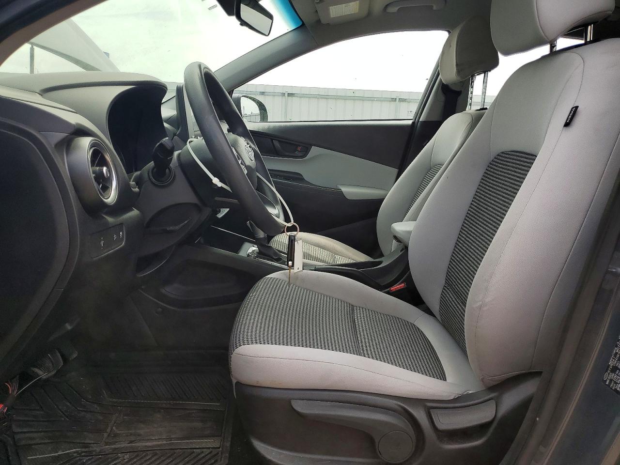 2023 HYUNDAI KONA SE