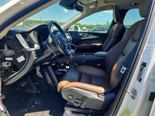 2020 VOLVO XC60 Inscription