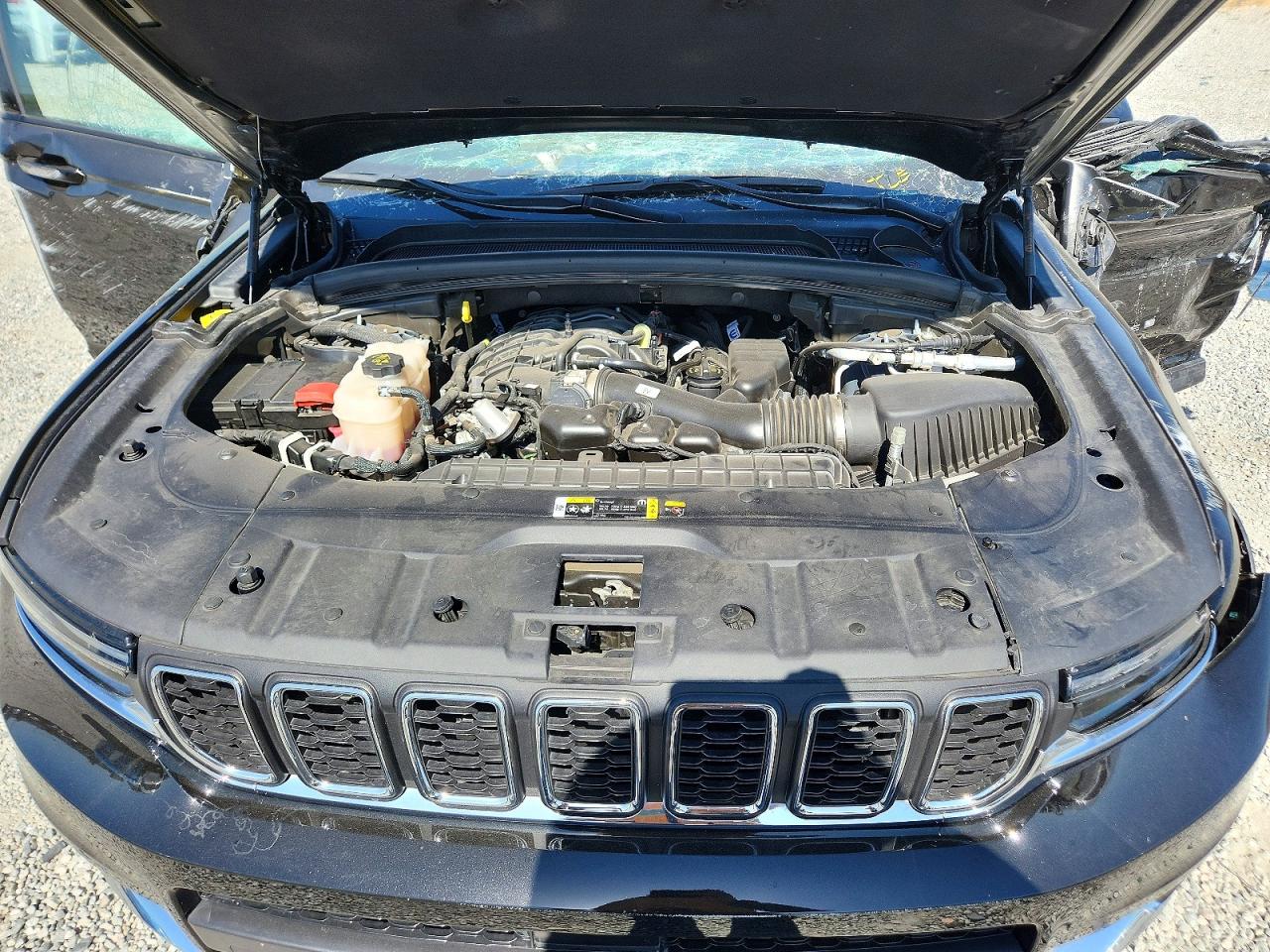 2025 JEEP GRAND CHEROKEE Laredo, Altitude