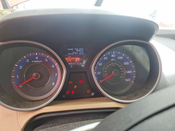 2013 HYUNDAI ELANTRA