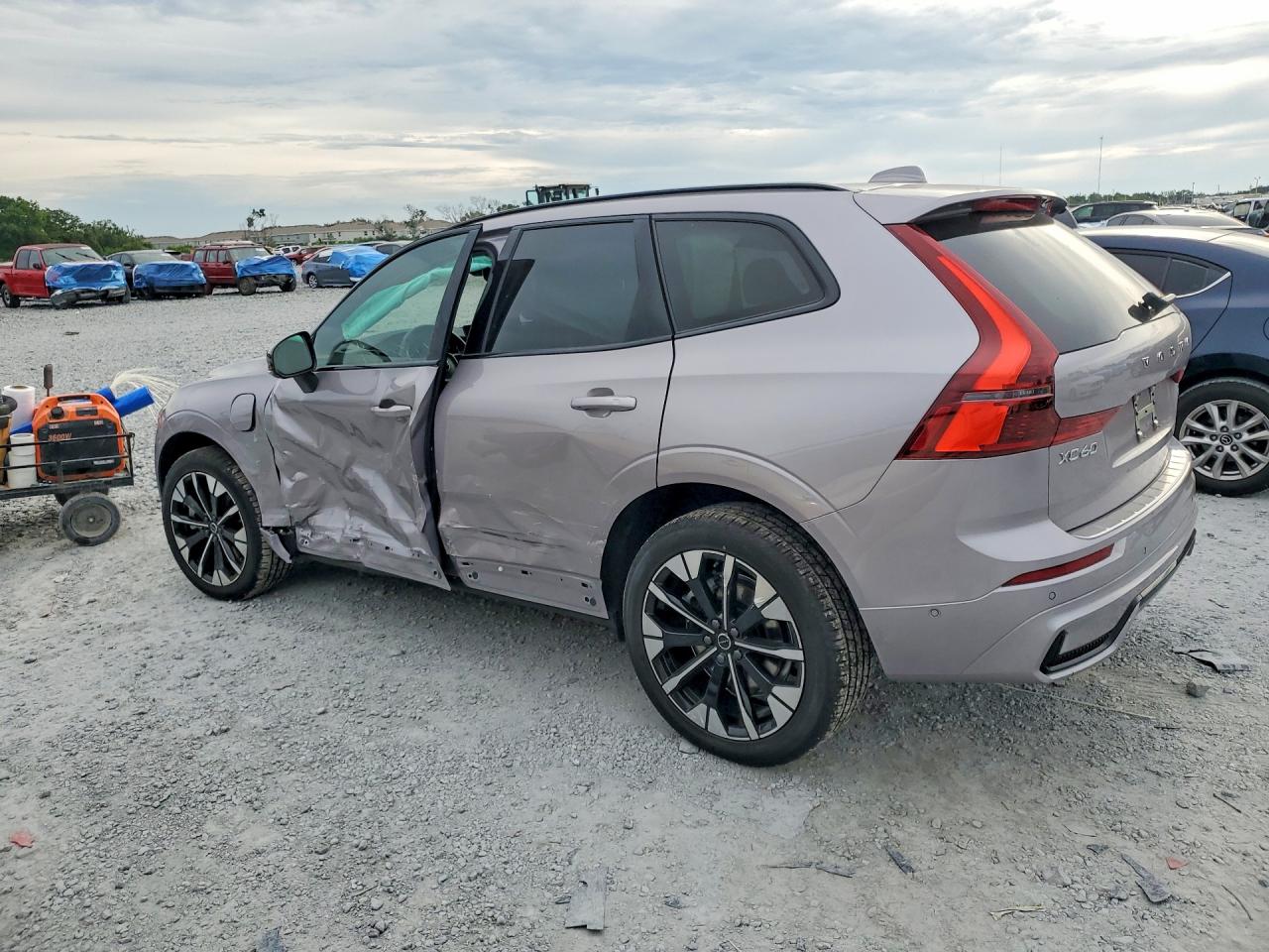 2026 VOLVO XC60 Plus Dark