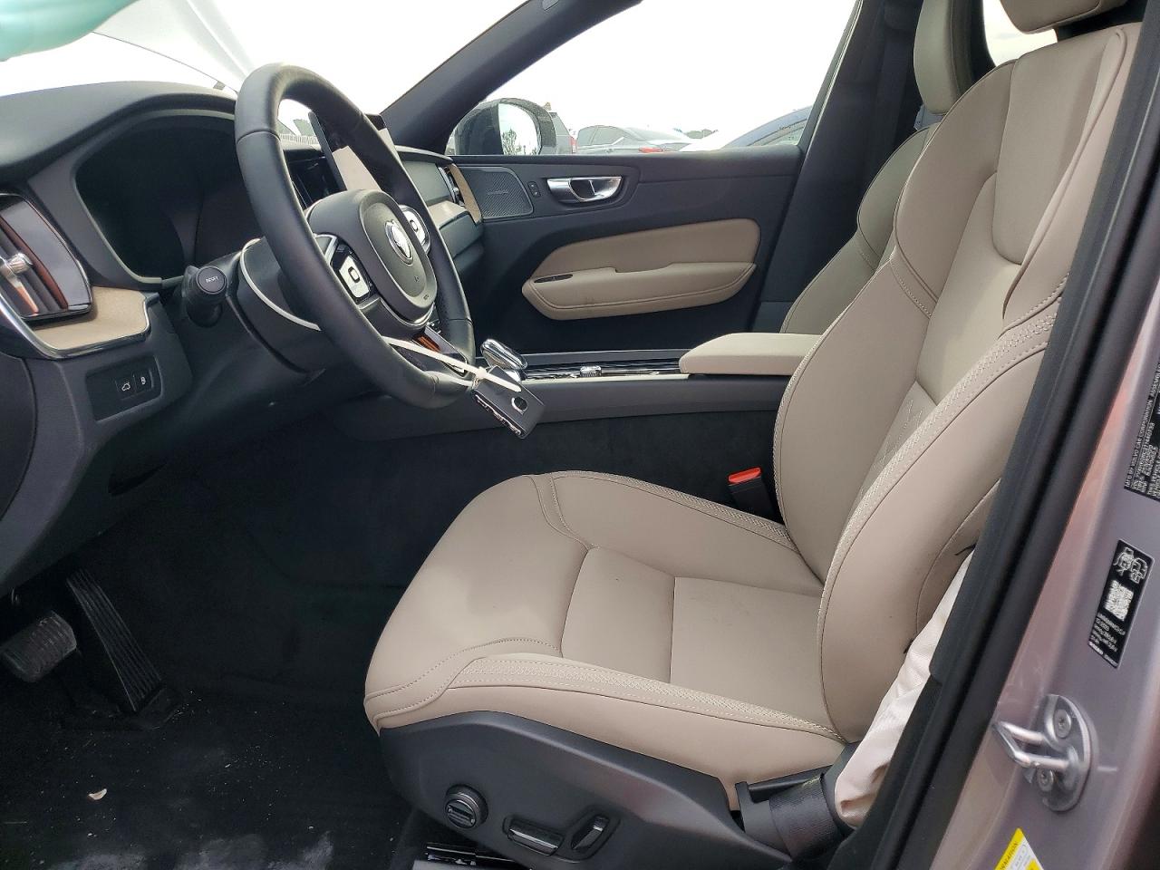 2026 VOLVO XC60 Plus Dark