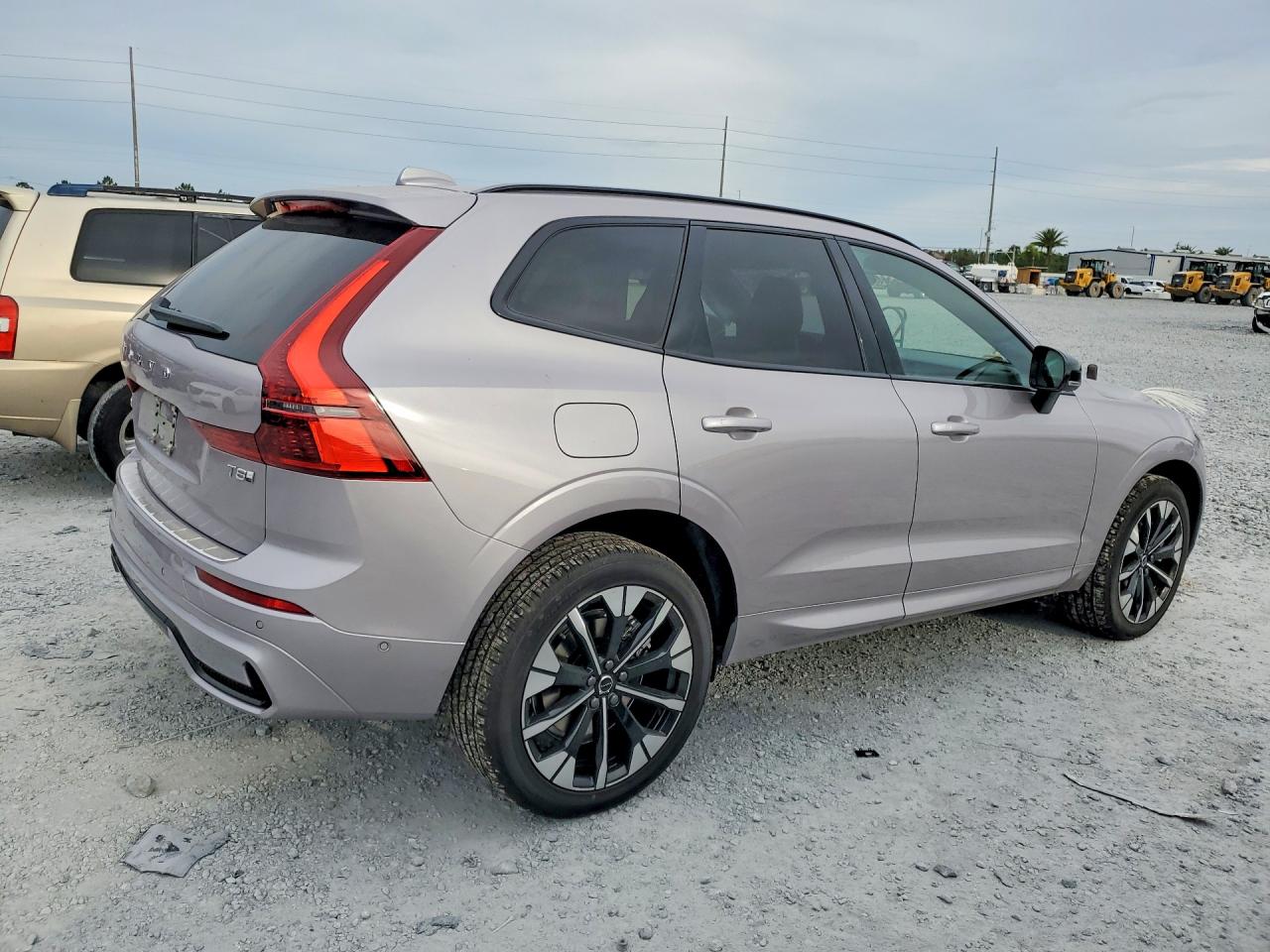2026 VOLVO XC60 Plus Dark