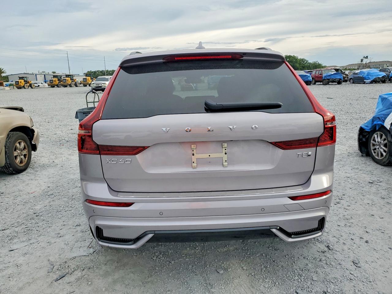 2026 VOLVO XC60 Plus Dark