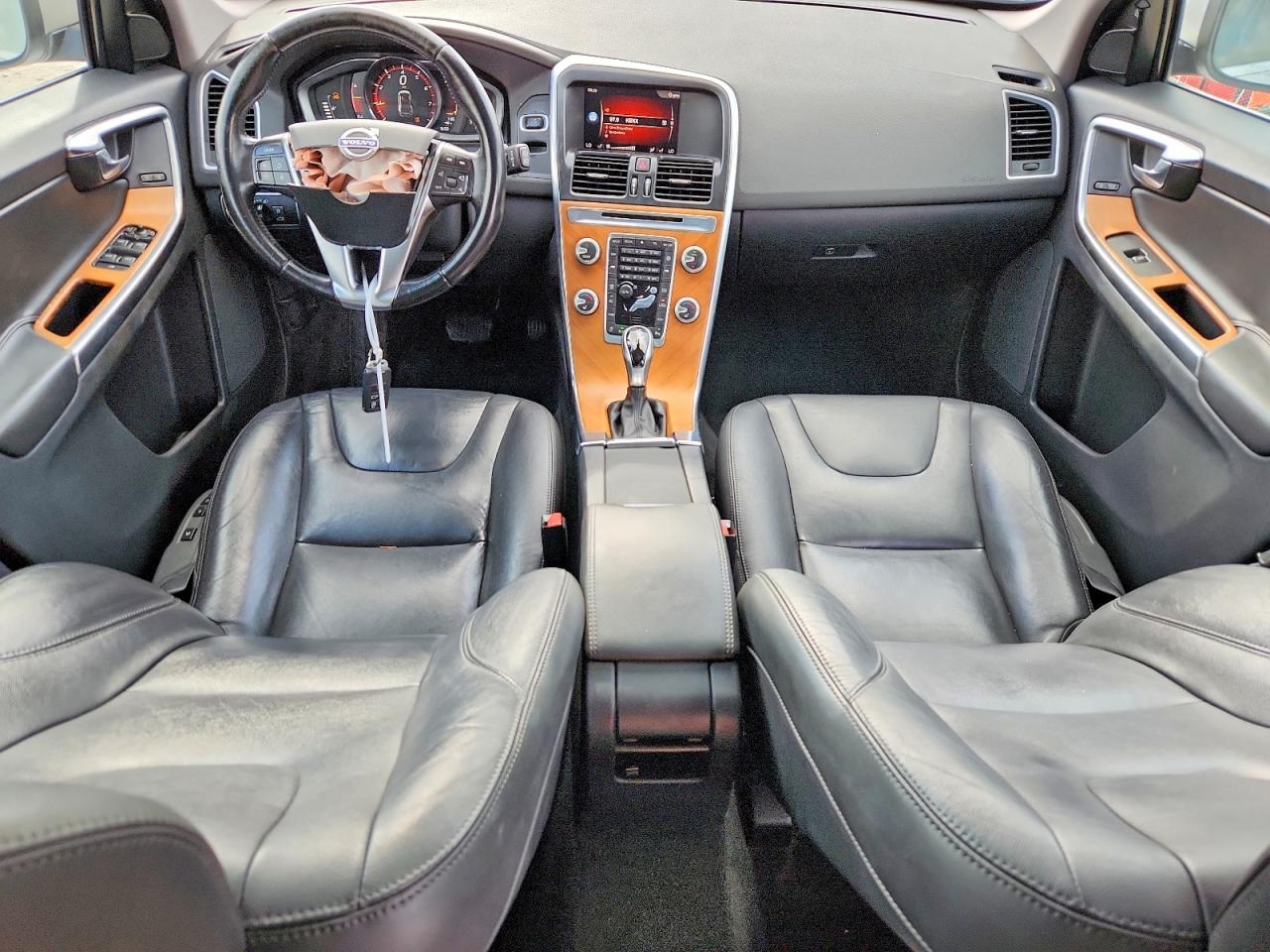 2017 VOLVO XC60 Inscription