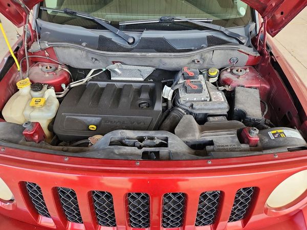 2014 JEEP PATRIOT Sport — Engine bay