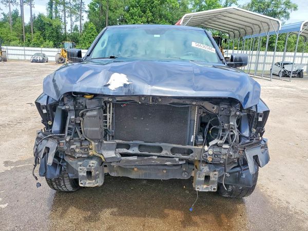 2015 RAM 1500 SLT