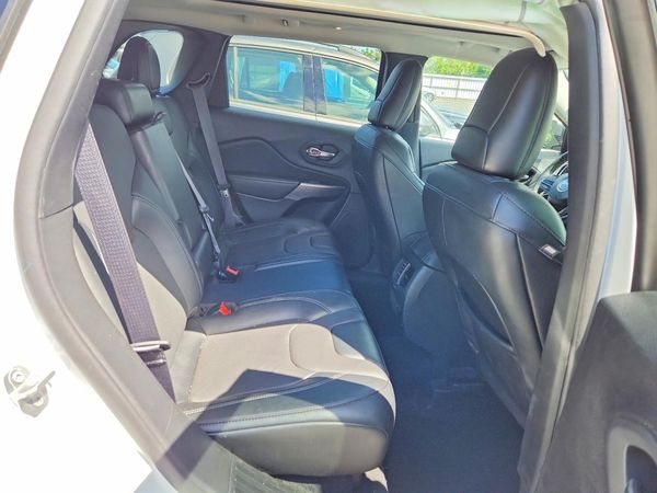 2022 JEEP CHEROKEE LATITUDE LUX 4X4