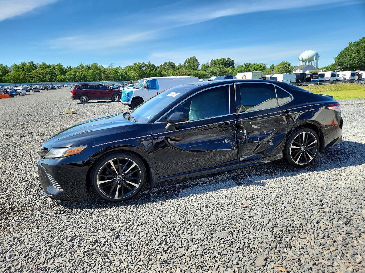 2018 TOYOTA CAMRY