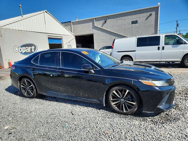 2018 TOYOTA CAMRY