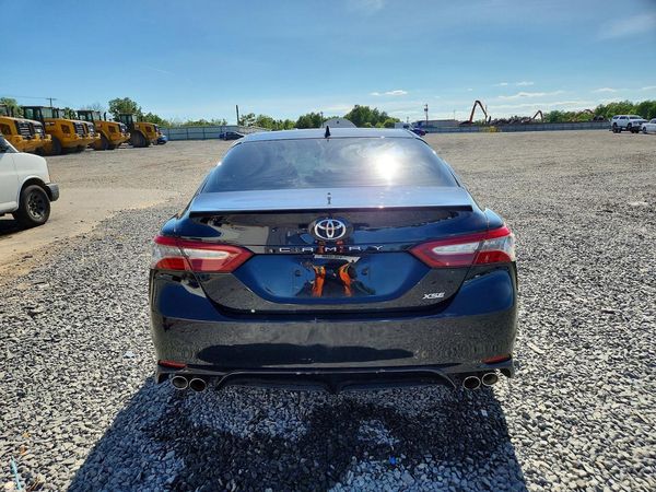 2018 TOYOTA CAMRY