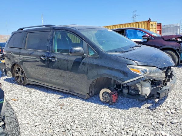 2017 TOYOTA SIENNA SE/SE Premium — Passenger 3/4