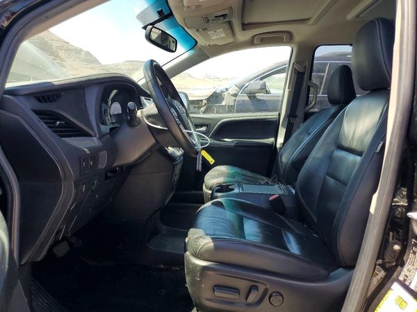 2017 TOYOTA SIENNA SE/SE Premium — DENT