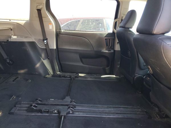 2017 TOYOTA SIENNA SE/SE Premium — PSRS