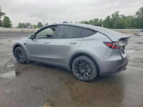 2025 TESLA MODEL Y