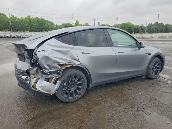 2025 TESLA MODEL Y