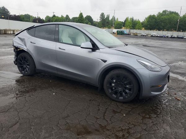 2025 TESLA MODEL Y