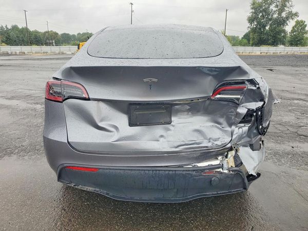 2025 TESLA MODEL Y