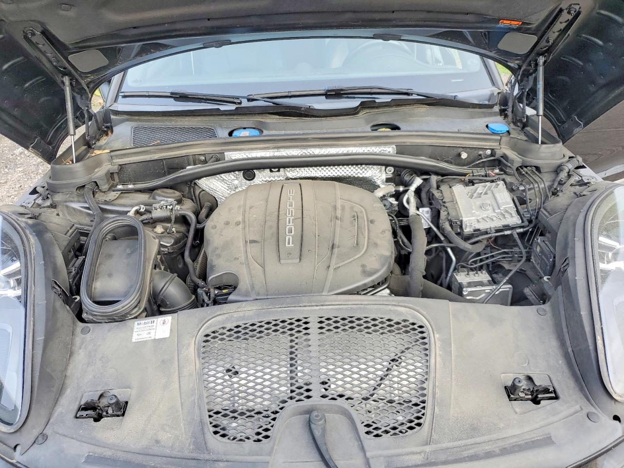 2020 PORSCHE MACAN