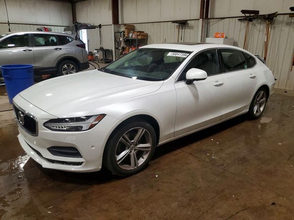 2018 VOLVO S90 Momentum