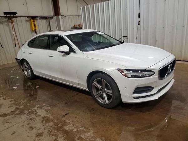 2018 VOLVO S90 Momentum