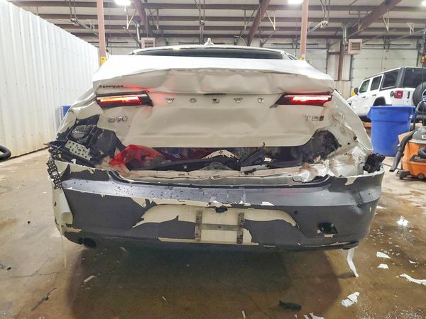 2018 VOLVO S90 Momentum