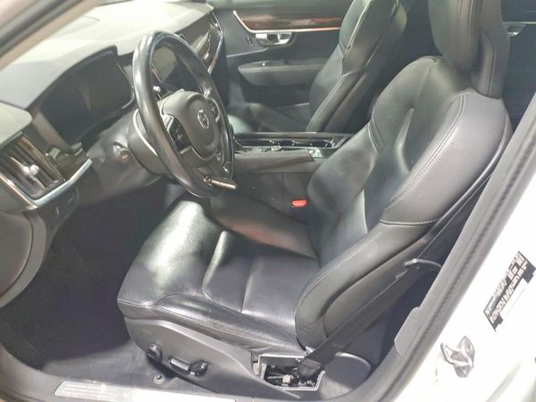 2018 VOLVO S90 Momentum