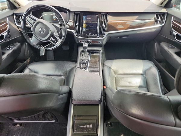 2018 VOLVO S90 Momentum
