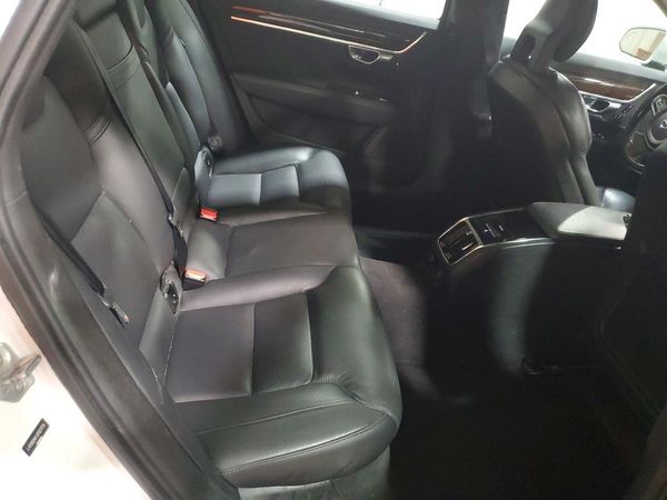 2018 VOLVO S90 Momentum