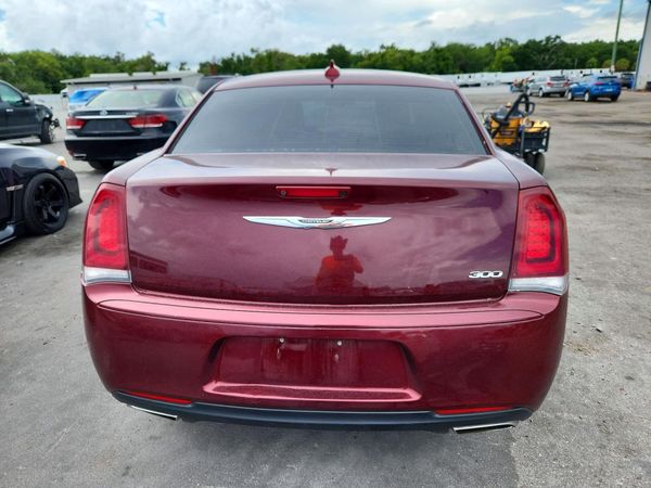 2019 CHRYSLER 300