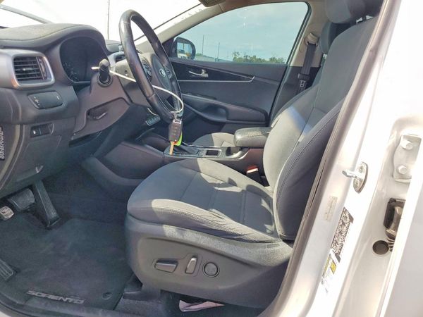 2016 KIA SORENTO L / LX
