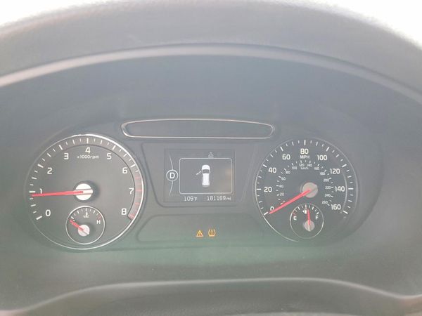 2016 KIA SORENTO L / LX
