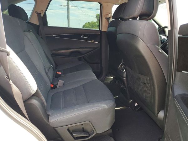 2016 KIA SORENTO L / LX
